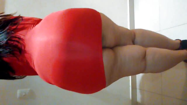 Lesbian Tua xxx bokep live saling bercinta dengan strapon.