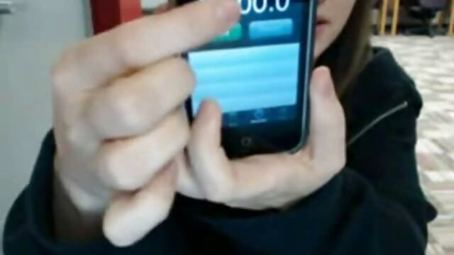 Niger bokep live tante mengangkat si pirang dalam pelukannya dan menarik kemaluannya