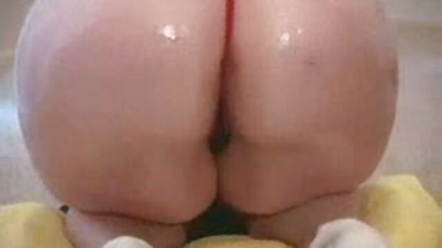 Pengasuh live bokeo Nannyspy itu kacau untuk membayar botol rusak.